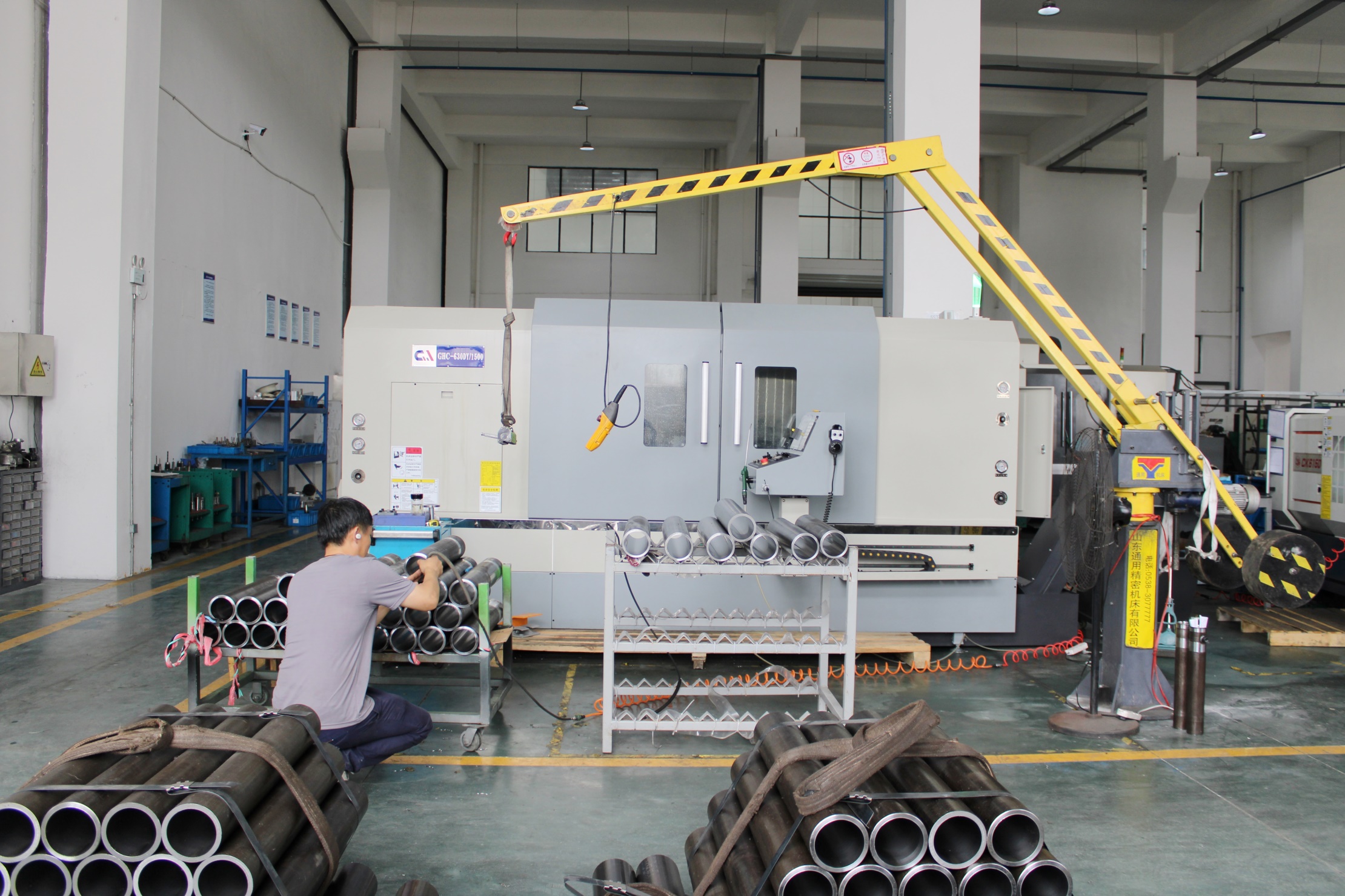 數(shù)控車床生產(chǎn)油缸設備